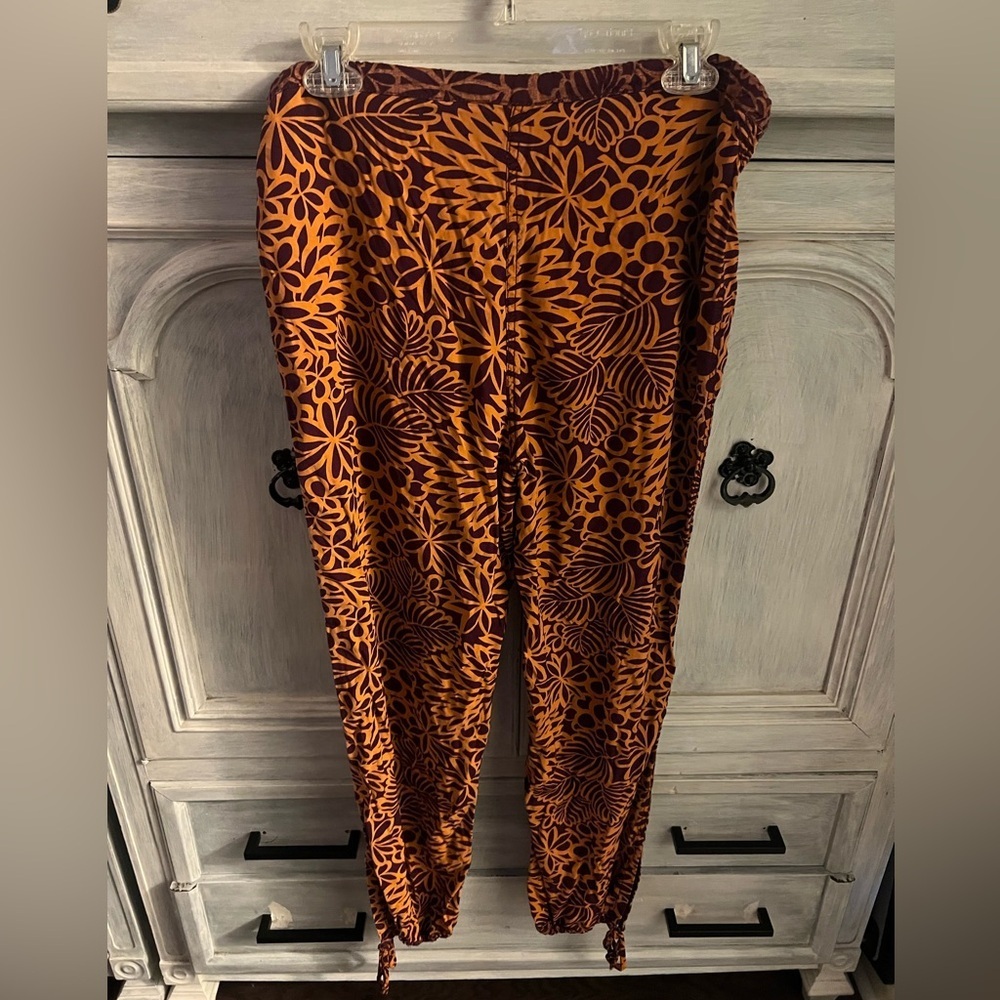 Sundance This Is Paradise Lightweight Palm Printed Relaxed Joggers - Picture 9 of 9